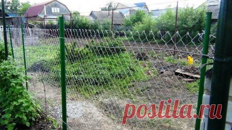Как же надоели эти любопытные соседи по участку. Решил затемнить забор из сетки рабицы. Три дешёвых и легких способа | Дачный СтройРемонт | Яндекс Дзен