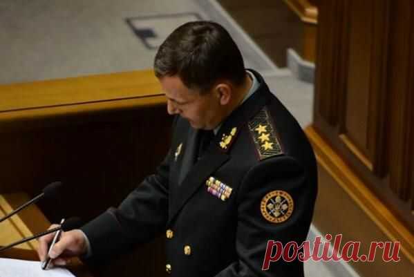 Новый министр обороны Украины подписал присягу закрытой колпачком ручкой.