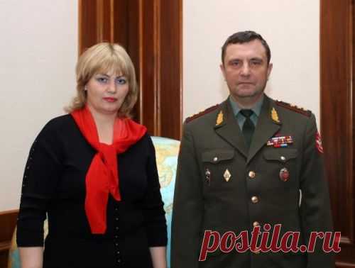 Генерал-полковник А. П. Колмаков (командующий ВДВ России 2003—2007) собирает всех десантников и друзей ВДВ в саду «Эрмитаж» на Петровке! Приходите 23 февраля в 14:00, будут выступать Владимир Пресняков-старший, Владимир Девятов, группа «Мали» и другие народные артисты. Прочитал сам – передай другому!