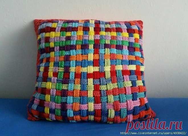 ​Подушка из остатков пряжи