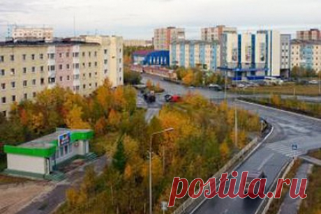 Священник помог российской библиотеке погрузиться в Смутное время. Школьники в библиотеке Надыма примерили костюмы героев Смутного времени и погрузились в этот исторический период. Об этом сообщает администрация города в своем Telegram-канале. Погрузиться в Смутное время детям помог настоятель прихода храма Рождества Христова поселка Пангоды Евгений Шестаков.