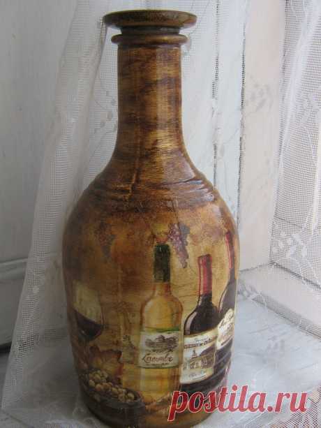 весьма прочный старинный графин