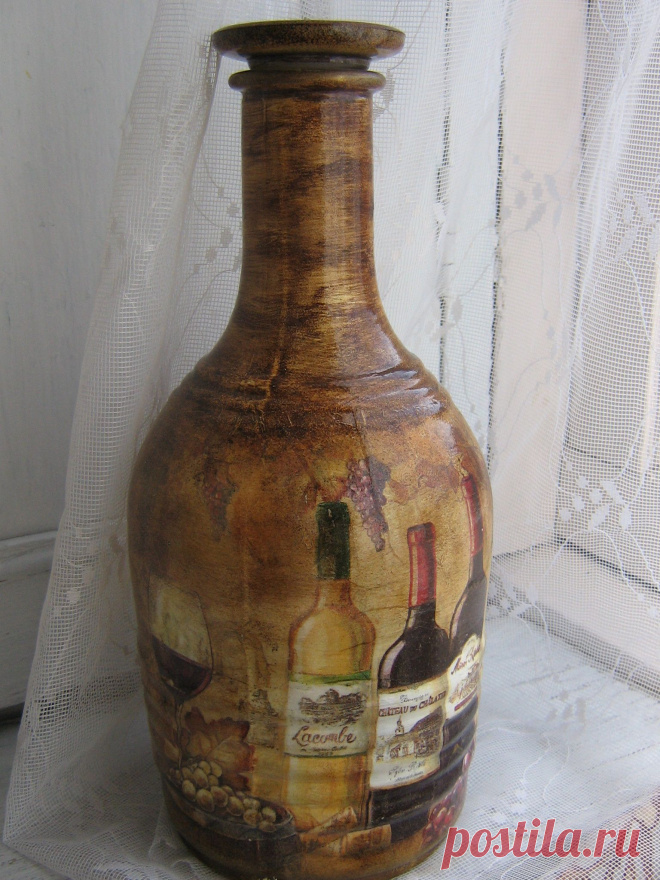 весьма прочный старинный графин