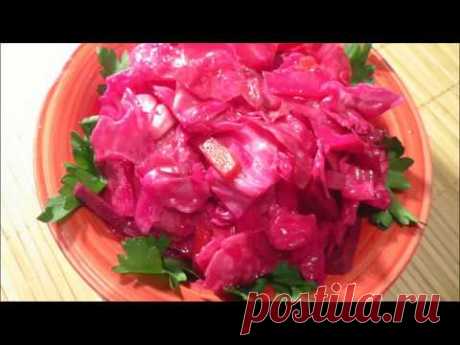 Маринованная капуста со свеклой, морковью и чесноком