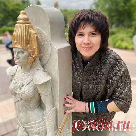 Обо мне
⠀
Меня зовут Алёна Дронова, я психолог, регрессивный терапевт, психосоматолог, РПТ - терапевт и системный энергопрактик. Использую комплексный подход в своей работе, и подхожу к вопросам психологии и психосоматики с разных сторон.
Подробнее обо мне вы можете почитать в актуальных сториз и там же ознакомится со стоимостью консультаций.
⠀
Записаться на консультацию, а также, задать интересующие вас вопросы можно в директ.

⠀