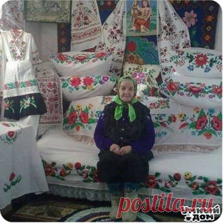 10 многолетников, цветущих все лето Часто начинающие цветоводы интересуются, какие многолетники цветут все лето. Именно для них мы нашли подборку самых красивых, на наш взгляд, цветов, которые должны понравиться и остальным. 1. Астранция крупная (Astrantia major) Красивое многолетнее растение около 70 см высотой. Начинает цветение в июне, заканчивает – в августе, если вовремя удалять увядшие бутоны. Цветовая гамма состоит из оттенков розового, белого, кремового и зеленого цветов. Яркий…