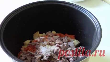 Суп с красной чечевицей и индейкой ИнгридиентыКартофель - 5 штМорковь - 1 штЛук - 1 штМясо индейки - 200 граммЧечевица - 150 граммСоль, карри нежныйЗелень укропа и петрушкиБульон - 2-3 литра