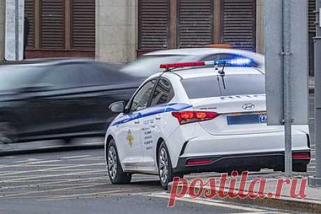 Российский подросток на машине влетел в дерево на скорости 160 километров в час. В столице Еврейской автономной области (ЕАО) Биробиджане подросток за рулем автомобиля влетел в дерево на скорости 160 километров в час. Об этом стало известно РЕН ТВ. По данным телеканала, 17-летний россиянин без прав взял автомобиль у родителей, чтобы покататься по городу.