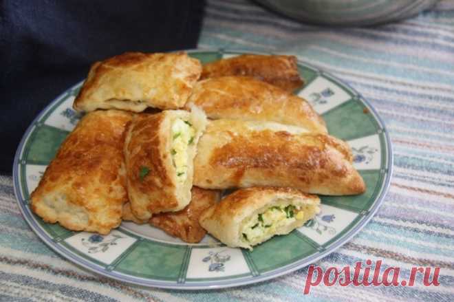 Пирожки с луком, яйцом и рисом / Простые рецепты