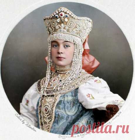 А вы знали, что одним из старейших промыслов на Руси была добыча жемчуга? Причем не где-нибудь, а на северо-западе в окрестностях Новгорода.

Да-да, не удивляйтесь! Русским жемчугом жила немалая часть местных жителей — старателей-добытчиков, ювелиров и швей.

Ну а жемчужное шитье достоверно известно с Х века, хотя, по-видимому, появилось значительно раньше. Жемчуг очень почитался на Руси. Еще в византийских летописях упоминается, что князь Святослав носил золотую серьгу с ...