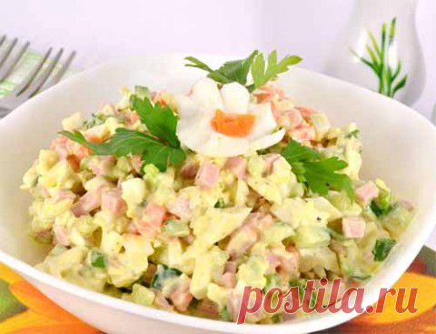 Салат с колбасой и плавленым сыром | Домашняя кулинария