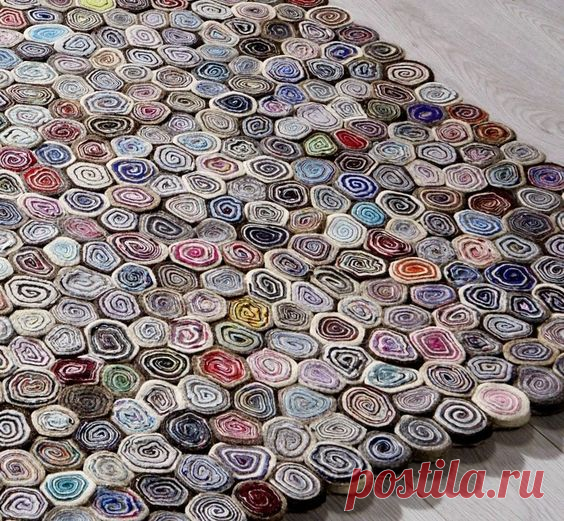 Объемные коврики из старых свитеров. Переработка старых вещей в коврики, накидки и даже подставки под горячее. | Юлия Жданова | Яндекс Дзен