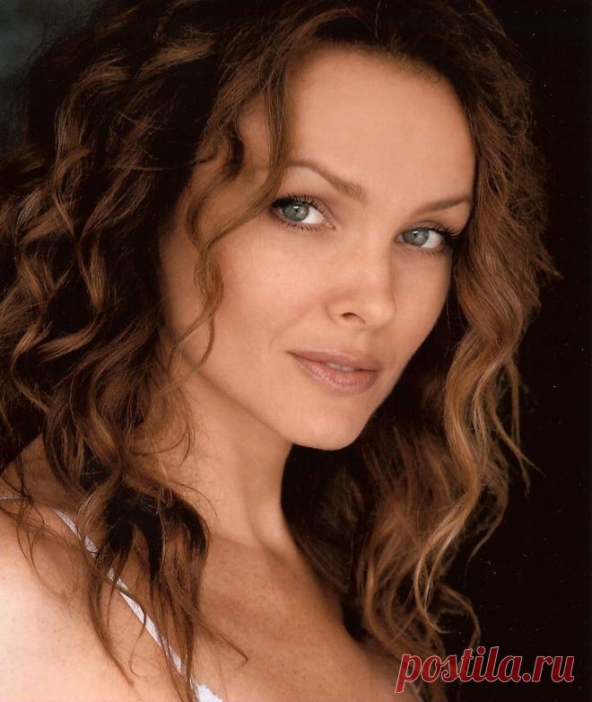 Dina Meyer