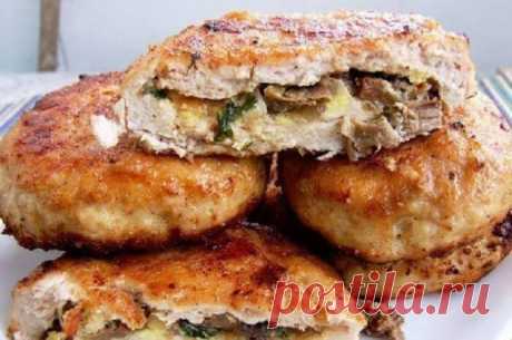 ​Зразы из курицы с грибами и яйцами  
Ингредиенты:&nbsp; Для фарша:&nbsp; Куриное филе 3 шт.&nbsp; Отруби 30 г&nbsp; Лук 2 головки&nbsp; Кефир обезжиренный 50 мл&nbsp; Перец, соль, приправы&nbsp;   Для начинки:  Яйца 4 шт.&nbsp; Шампиньоны 250 г&nbsp; Приправа для грибов&nbsp;   Приготовление:&nbsp;Фарш:  Филе...