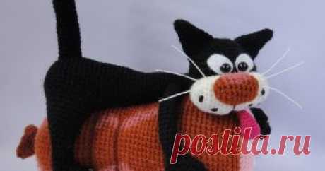 Котик - любитель колбасы