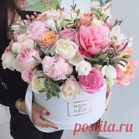 ДЕВУШКАМ ЦВЕТЫ НА СЧАСТЬЕ