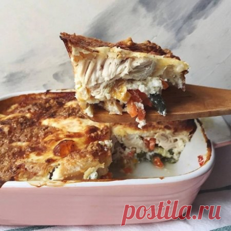 Очень вкусная куриная запеканка с овощами: идеальна для обеда и ужина!
....
на 100грамм - 101.64 ккалБ/Ж/У - 14.82/3.61/2.28
Ингредиенты:
Куриная грудка-350 гр
Овощи ( у меня замороженная мексиканская смесь)-200 гр
Яйцо-2 шт
Йогурт натуральный-100 гр
Сыр-50 гр
Соль, перец, специи-по вкусу
Приготовление:
Куриное филе ( сырое) нарезать на кусочки. в форму для запекания высыпать овощи, посолить. Сверху выложить кусочки курицы. Сыр натереть. Смешать Яйца, йогурт и сыр, специи....