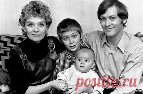 Светлана Светличная и Владимир Ивашов с детьми