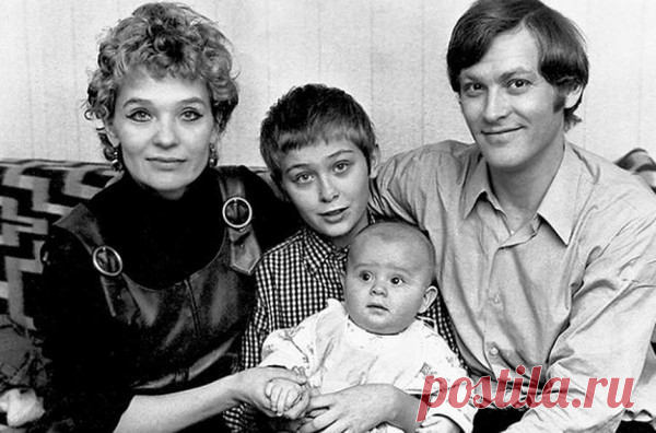 Светлана Светличная и Владимир Ивашов с детьми