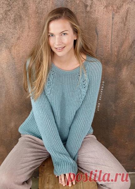 Джемпер спицами

РАЗМЕР:
Окружность груди готового изделия – 104 см

НЕОБХОДИМЫЕ МАТЕРИАЛЫ:
Пряжа Lana Grossa Ecopuno (72% хлопок, 17% шерсть, 11% бэби альпака; 215 м / 50 грамм в мотке) – 400 грамм бирюзового цвета.

НЕОБХОДИМЫЕ ИНСТРУМЕНТЫ:
Спицы № 3 и № 3.5, круговые спицы № 3 длиной 50 см, дополнительная спица.