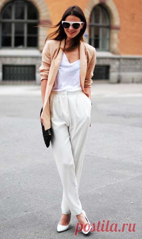 Smart casual в деталях: 18 образов в идеальном стиле для практичной женщины В сезоне 2017 года стиль casual для девушек и женщин дизайнеры не обошли вниманием, предлагая новые модные луки.
Основные тенденции стиля casual в 2017 году

теплые оттенки цветовой палитры, в топе — …