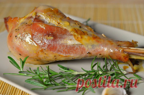 Индюшиная голень с чесноком и розмарином — Привет, Кухонька! Пошаговые рецепты с фотографиями