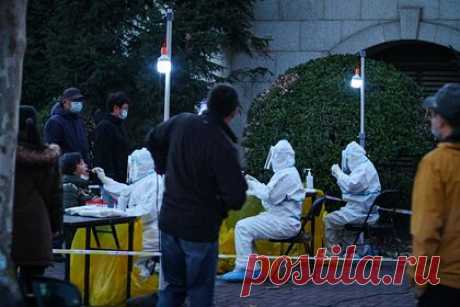 В Китае решили платить людям с положительным тестом на COVID-19. В китайском городе Харбин местные власти решили платить по 1570 долларов каждому гражданину с положительным результатом теста на COVID-19. Однако эту сумму получат только те заразившиеся, кто сдаст тест самостоятельно и добровольно. Такие меры были приняты из-за низкого прироста заболевших коронавирусом.