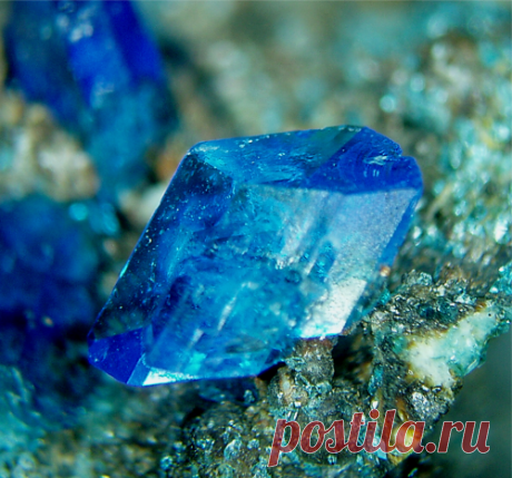 Peizaji - Scapes, rockon-ro: CHALCANTHITE (Copper Sulfate) crystals....