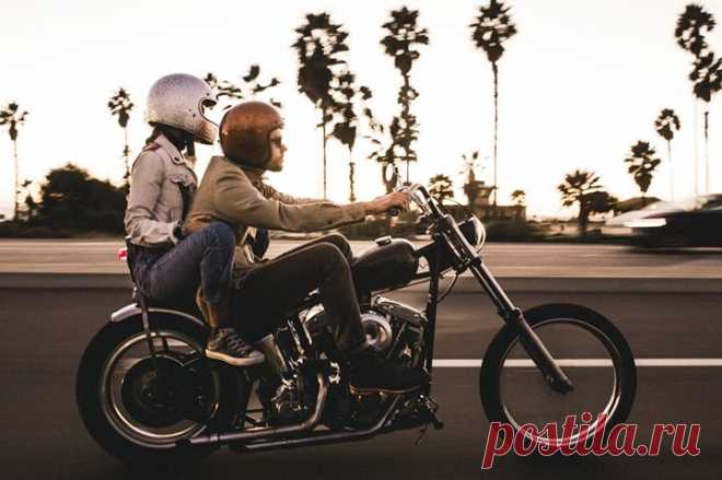 Как не распадаться на десятки «какой-же-я-неудачников» Помните, как барон Мюнхгаузен вытянул себя за волосы из болота? Было бы неплохо научиться так же вытаскивать себя из жизненных неурядиц. Они случаются со всеми, но каждый раз кажется, что мы ошибаемся больше и ужаснее других. Ха, расскажите об этом Джеймсу Альтучеру. Он основал 20 компаний, 18 из которых обанкротились. Шесть раз менял сферу деятельности. Терял любимых. Набивал шишки. Пока не понял: единственное, с чем невозможно прогадать…