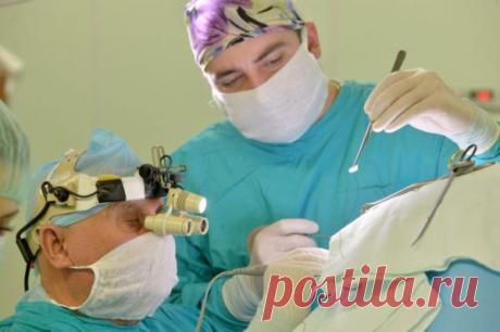 Интереснейшее интервью с академиком Смеяновичем Академик, заведующий нейрохирургическим отделом РНПЦ неврологии и нейрохирургии, нейрохирург Арнольд Федорович Смеянович за 47 лет практики провел операции на мозге почти у 9000 пациентов. Люди, записанные в потенциальные инвалиды, становятся …