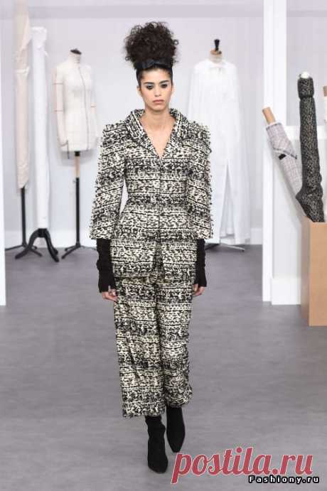 Chanel Haute Couture осень-зима 2016-2017. Все совершенно и великолепно — в духе Chanel. Браво, Маэстро!