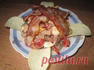 Салат мужской Johnny. Рецепт - Стейк из свиной шеи, бекон.
Имбирь, чеснок, лук, чипсы.
Сладкий перец, корнишоны, смесь прованских трав.
Куриное яйцо, черри, светлое пиво.
Фруктовый йогурт, соевый соус, кетчуп, Red Devil(или Tabasco)