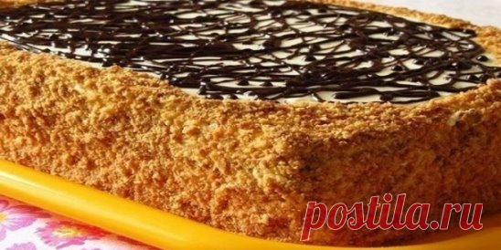 Пышный медовик со сметанным кремом и орехами. Этот оригинальный торт просто тает во рту! Вкуснее медовика вы еще не пробовали! Рецепт на все времена!
Ингредиенты
Тесто:— Яйцо — 3 штуки;
— Сахар — 0,5 стакана;
— Мед жидкий — пол стакана;
— Крахмал — 2 столовые ложки;
— Соль — пол чайной ложки;
— Сода — 1 чайная ложка;
— Мука — 1 стакан.
Крем:— Сметана — 250 грамм;
— Грецкие орехи-60 грамм;
— Сахар — по своему вкусу;
— Ванилин — 10 грамм (по желанию);
Рецепт приготовления
Готовим тесто. Для этого