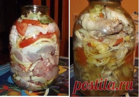 Курица в банке

Курица готовится в банке без воды и масла, в собственном соку. Ароматы по дому летают фантастические. Семья дождаться не может, когда же наконец блюдо будет готово.
Курица в банке - это ближе всего именно к русской кухне. Ну и что, что не в глиняном горшке она готовится? У многих они есть, в наше-то время? Зато такой способ приготовления — остроумный и очень удобный. Потому что курица в банке (см. фото!) готовится практически сама, без участия хозяйки. Разу...