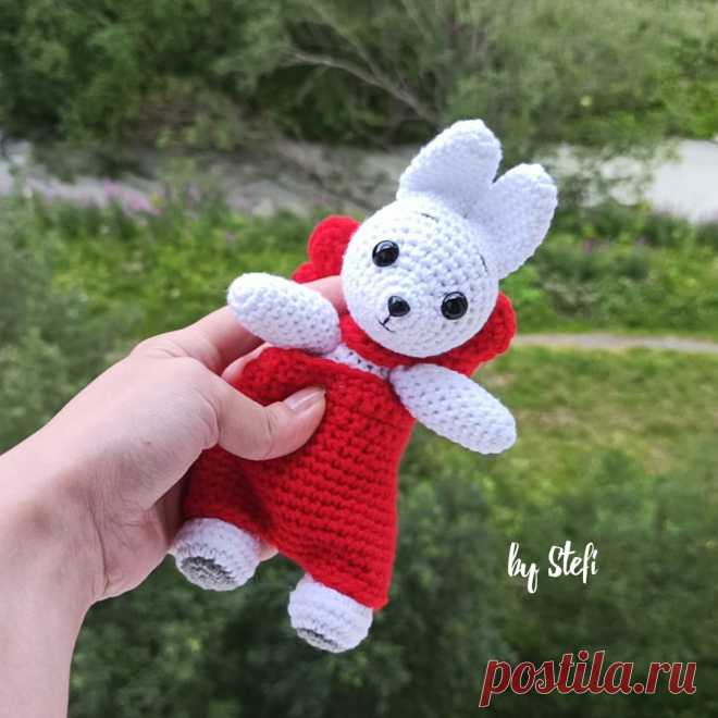 PDF Зайчик крючком. FREE crochet pattern; Аmigurumi animal patterns. Амигуруми схемы и описания на русском. Вязаные игрушки и поделки своими руками #amimore - заяц, Зайчик из мультфильма "Когда зажигаются ёлки", кролик, зайчонок, зайка, крольчонок.