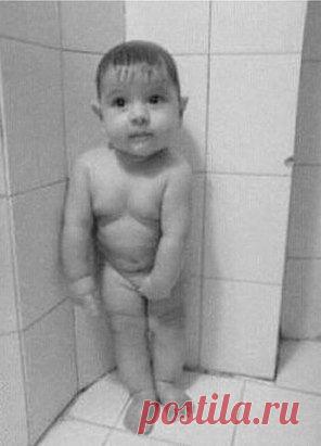 "Девушки.. проходите.. не бойтесь.. я его держу."