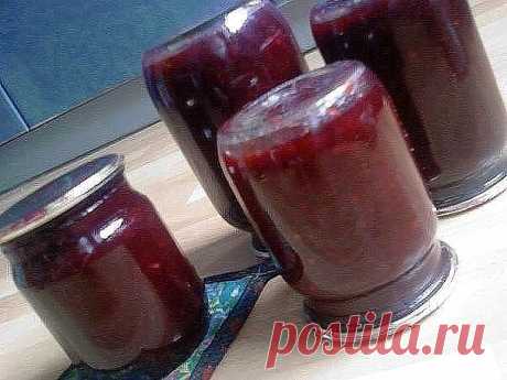 Аджика из слив
Аджика из слив получается необычная, очень интересная на вкус, ароматная. Может быть это даже соус. С мясом - просто сказка.