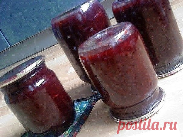 Аджика из слив
Аджика из слив получается необычная, очень интересная на вкус, ароматная. Может быть это даже соус. С мясом - просто сказка.