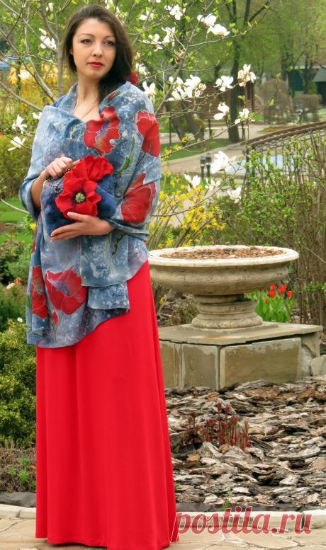 Комплект &quot;Ночные маки&quot; Палантин из натурального шелка расписанный вручную в технике батик, сумочка валяная в технике мокрого валяния (шерсть, натуральные волокна, металлическая фурнитура, подкладочная ткань)