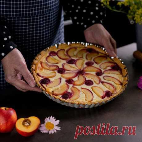 Хычины или хачапури? Пирожки с сыром и зеленью. Ингредиенты: Кефир &mdash; 250 мл Сода &mdash; 0,5 ч.л. Соль &mdash; 1 ч.л. Сливочное масло &mdash; 40 г Мука &mdash; 350 гНачинка: Сыр (сулугуни) &mdash; 300 г Яйцо &mdash; 1 шт. Молоко &mdash; 40 мл Зелень по вкусуПриготовление:В миске смешайте кефир с содой и дайте постоять 5 минут....