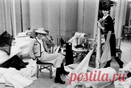 Coco Chanel and Marie-Hélène Arnaud

© Willy Rizzo