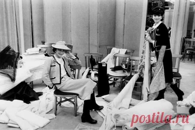 Coco Chanel and Marie-Hélène Arnaud

© Willy Rizzo