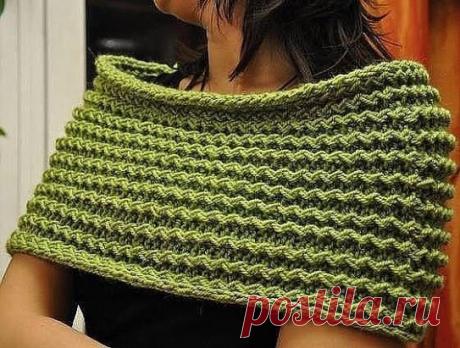 Французская резинка 1 (с рапортом 3 петли) состоит из 2-х повторяющихся рядов. Главным отличием от других видов резинок является перекрещивание петель. При этом, в лицевых рядах перекрещивают 2 лицевые петли, а в изнаночных- изнаночные, смотрите схему узора. Петли не снимают на дополнительную спицу, как при вязании косы, а просто сперва провязывают вторую(лицевую или изнаночную) петлю, а после первую, и только потом снимают обе провязанные петли на правую спицу. Такое перекрещивание петель делаю