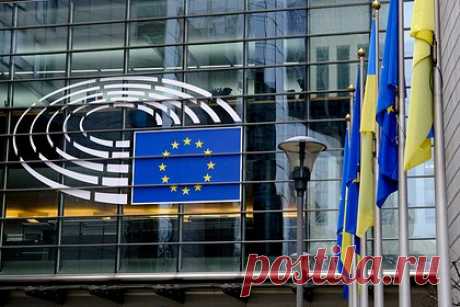 ЕС в ближайшие дни выделит транш военной помощи Украине на 500 миллионов евро. Страны ЕС в ближайшие дни выделят восьмой транш военной помощи Украине на 500 миллионов евро. «Мы надеемся, что сможем в ближайшие дни или недели разблокировать этот транш, учитывая, что Венгрия раньше уже согласилась на выделение пяти миллиардов в Европейский фонд мира», — заявил высокопоставленный чиновник ЕС.