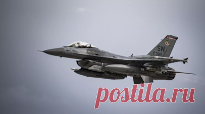 Минобороны Сирии: авиаудары США привели к гибели мирных жителей и военных. Авиаудары ВС США по востоку Сирии привели к гибели как мирных жителей, так и военных, заявило сирийское Министерство обороны. Также американская авиация причинила большой ущерб государственной и частной собственности в САР. Читать далее