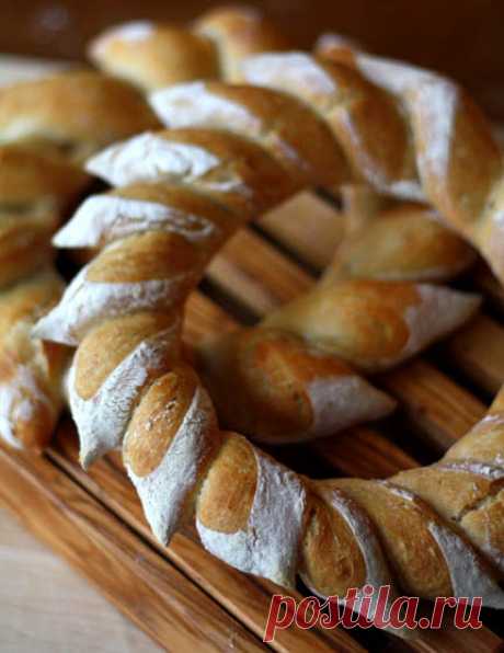 Holiday Wreath Bread! Tis the season for all things festive! Here is a very simple loaf that is gorgeous and will be the perfect addition to your holiday meal.  Despite its impressive appearance we promise it is easy to…