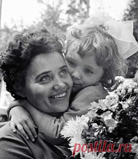 20vek.com: 1962. Марина и Наташа Попович узнали о благополучном приземлении Павла Поповича