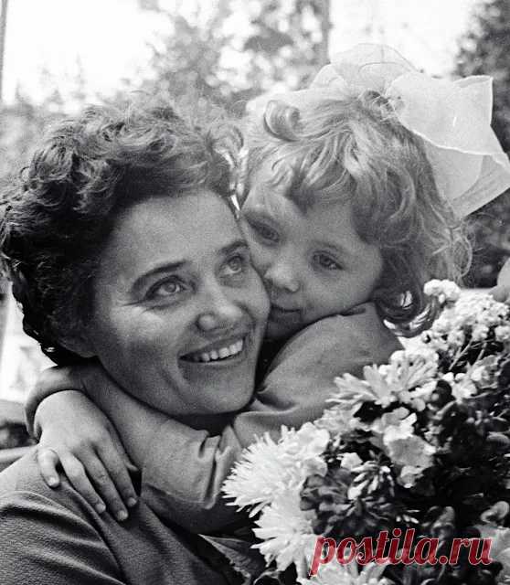 20vek.com: 1962. Марина и Наташа Попович узнали о благополучном приземлении Павла Поповича