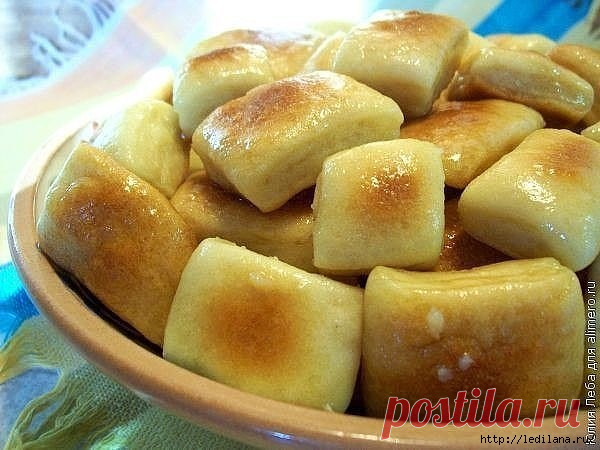 Пампушки на кефире с чесночным саламуром.
