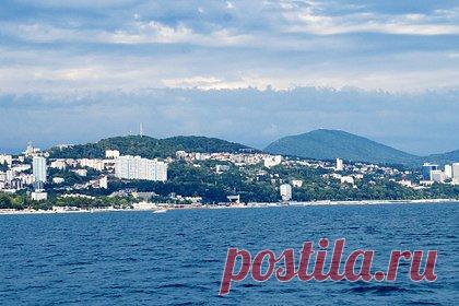 Россияне назвали города с лучшими летними развлечениями. Россияне назвали Сочи городом с лучшими в стране летними развлечениями. Это следует из результатов опроса, проведенного сервисом «Работа.ру». Так, за Сочи свои голоса отдали более 57 процентов респондентов. На втором месте оказался Санкт-Петербург (29 процентов), на третьем — Калининград (21 процент).